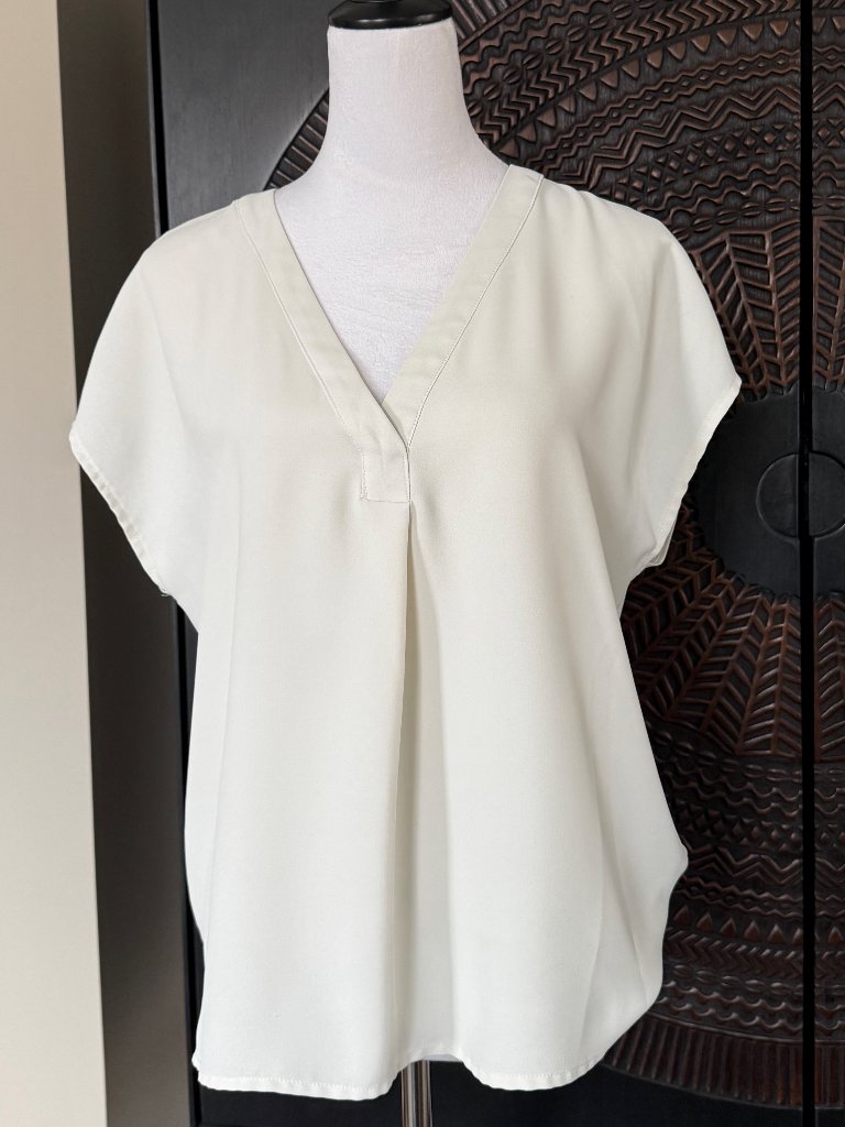 Ann Taylor Petite Large Blouse Cream V-Neck Short Sleeve Work Top Lp
